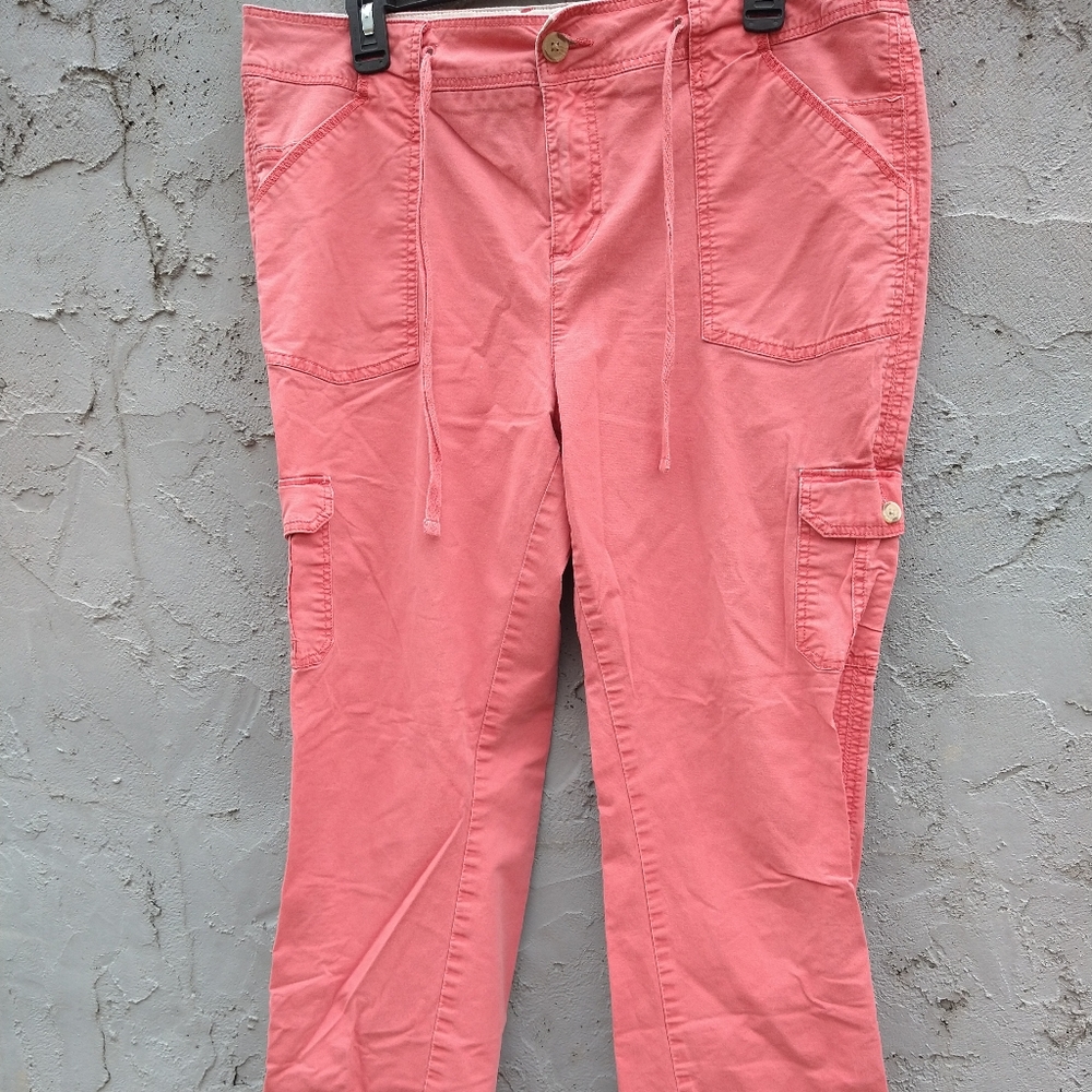 ADJUSTABLE CARGO PANTS.  SZ 14